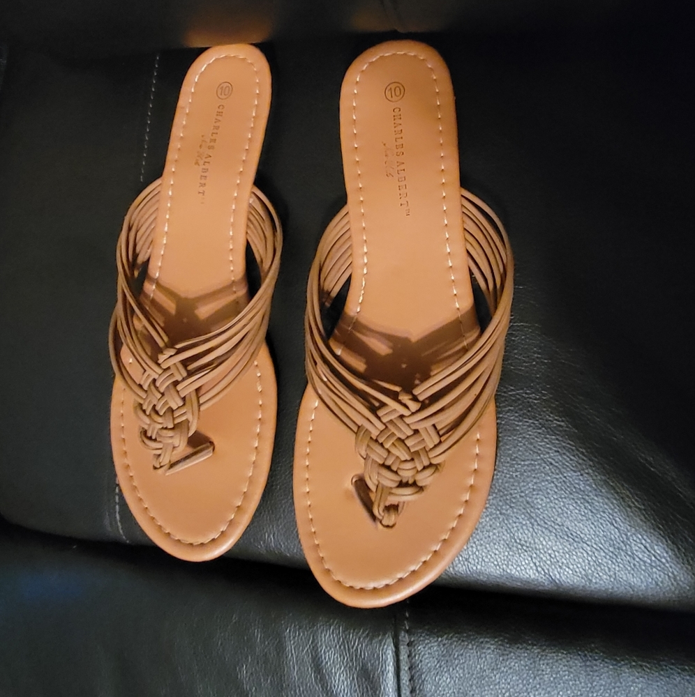 Like new women's sandals